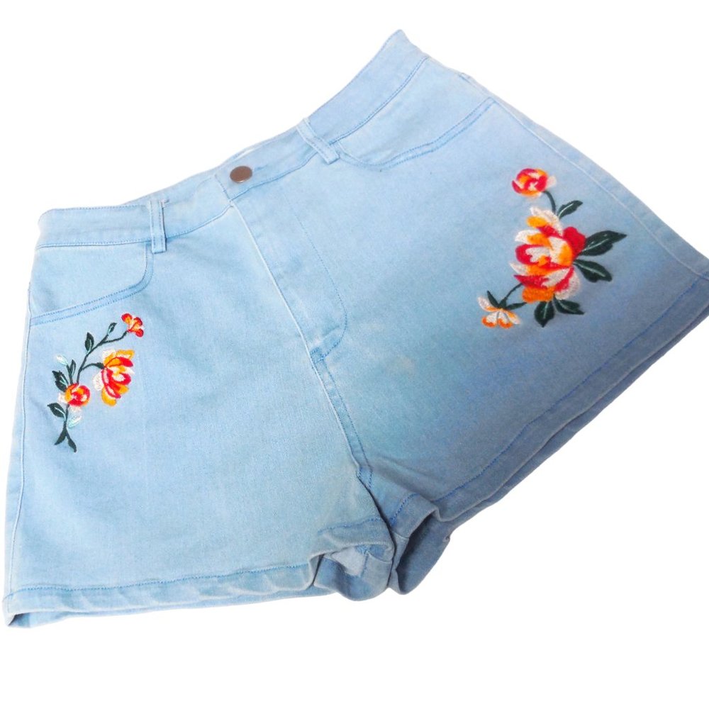 Blue Denim Shorts NEW MEDIUM Flying Tomato floral embroidery pockets boho summer